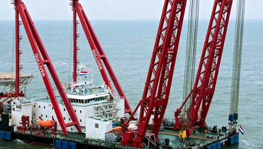 Как подобрать плавучий кран 50–2000 тонн под морской проект