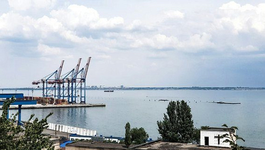 Что определяет вылет и высоту подъёма крана под габарит судна